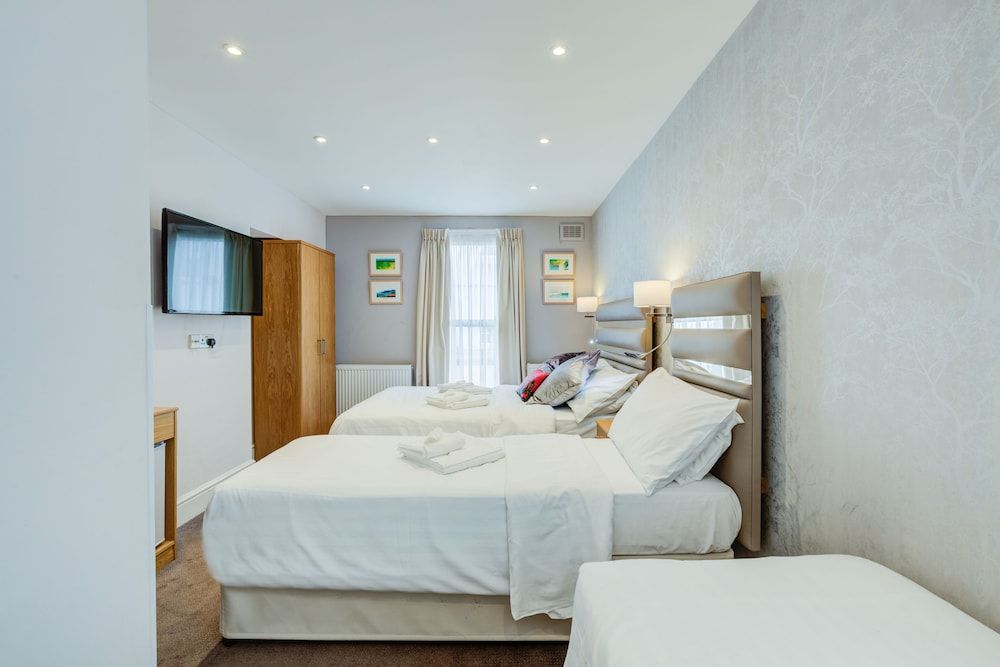 undefined Kingsway Park Hotel at Park Avenue 3