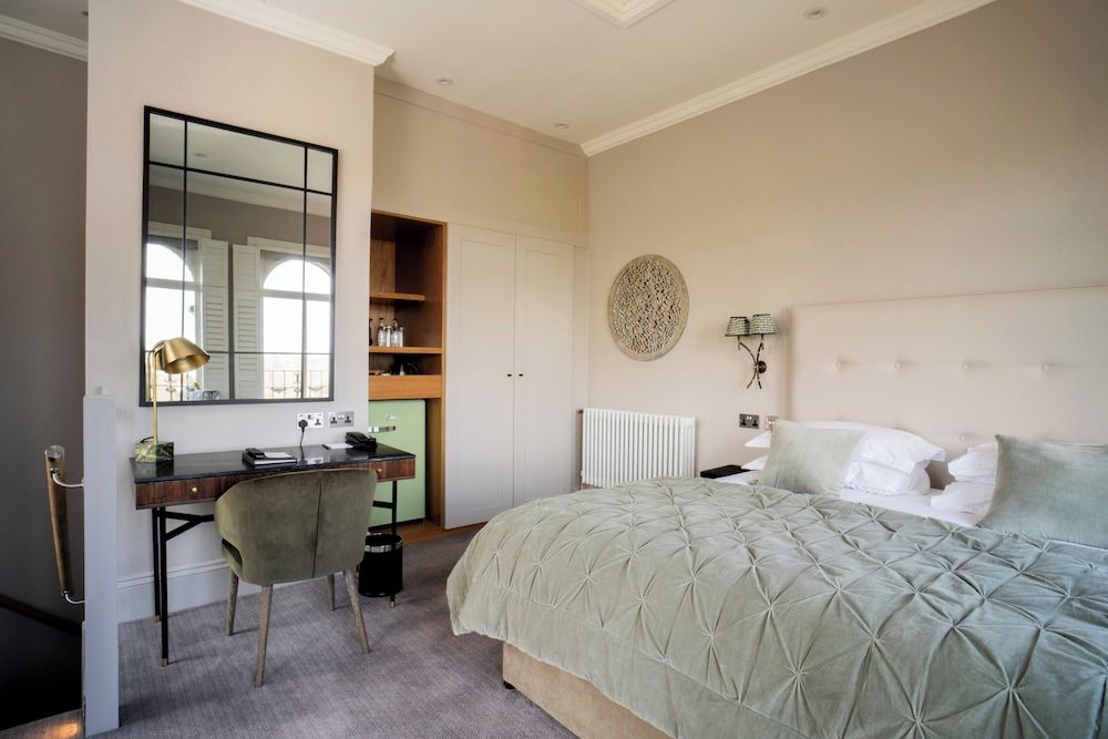 The Petersham Signature Duplex, 1 King Bed