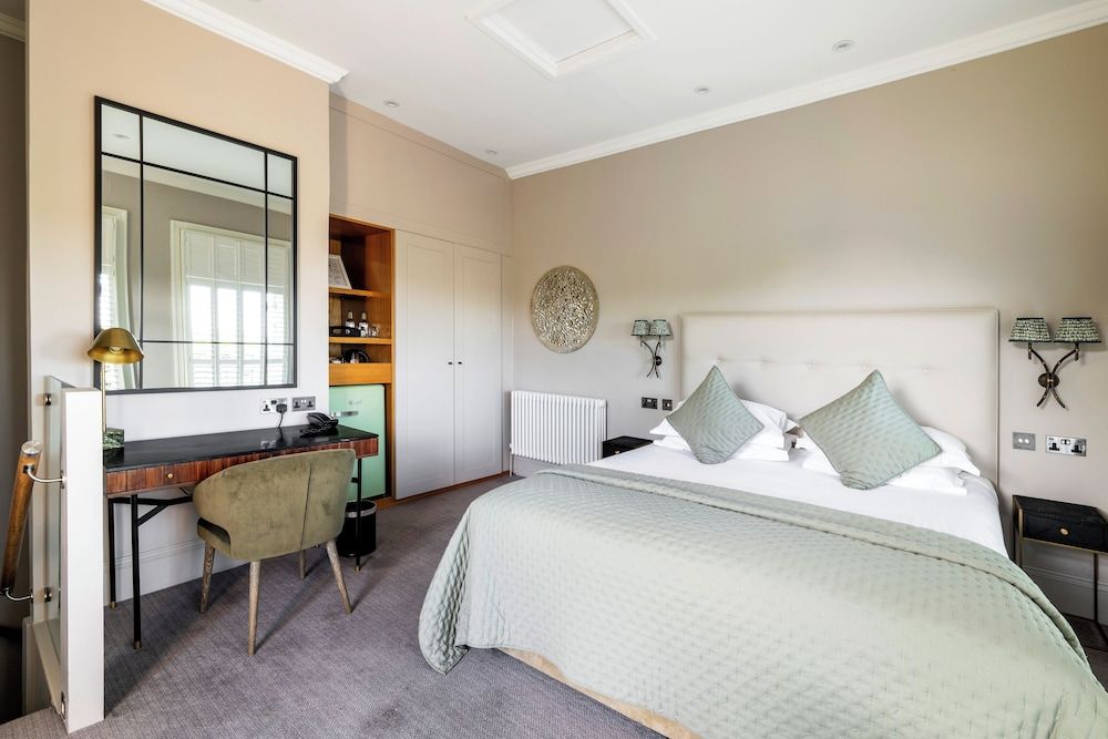 The Petersham Signature Duplex, 1 King Bed 4