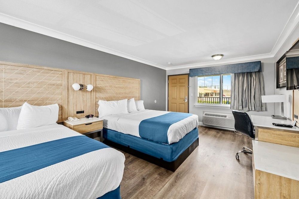 Vagabond Inn Whittier Standard Room, 2 Queen Beds 6