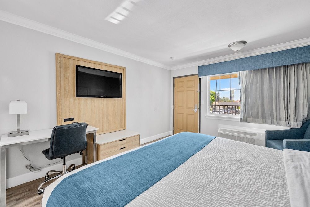 Vagabond Inn Whittier Standard Room, 1 King Bed