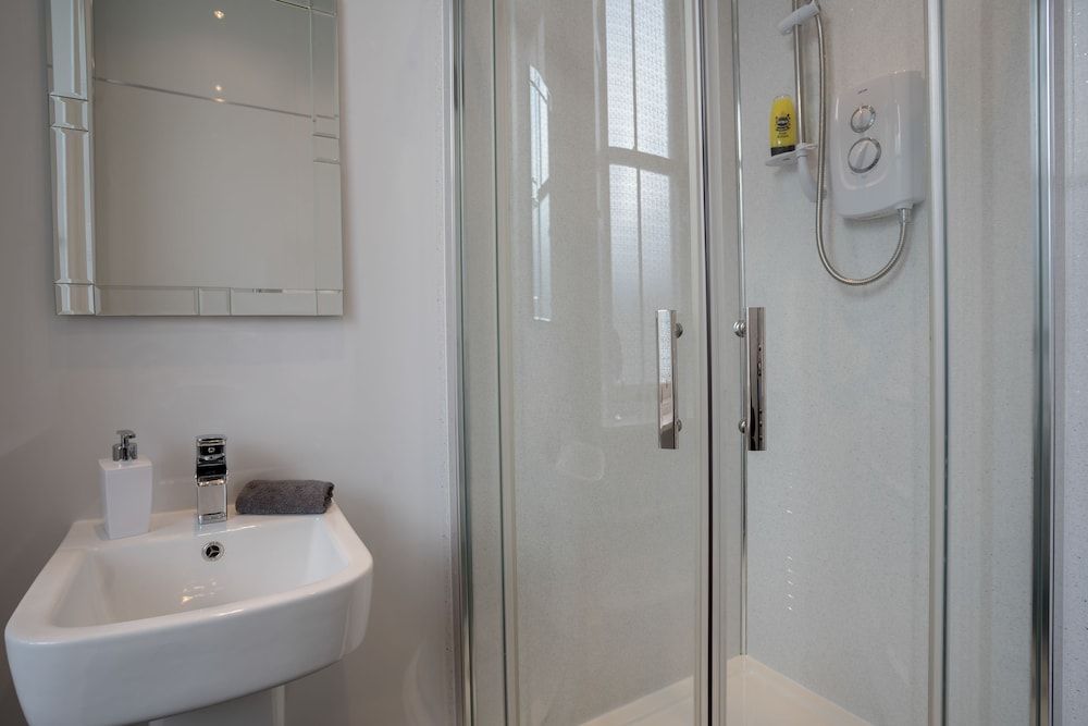 Kingsley Edinburgh Single Room, Ensuite 3