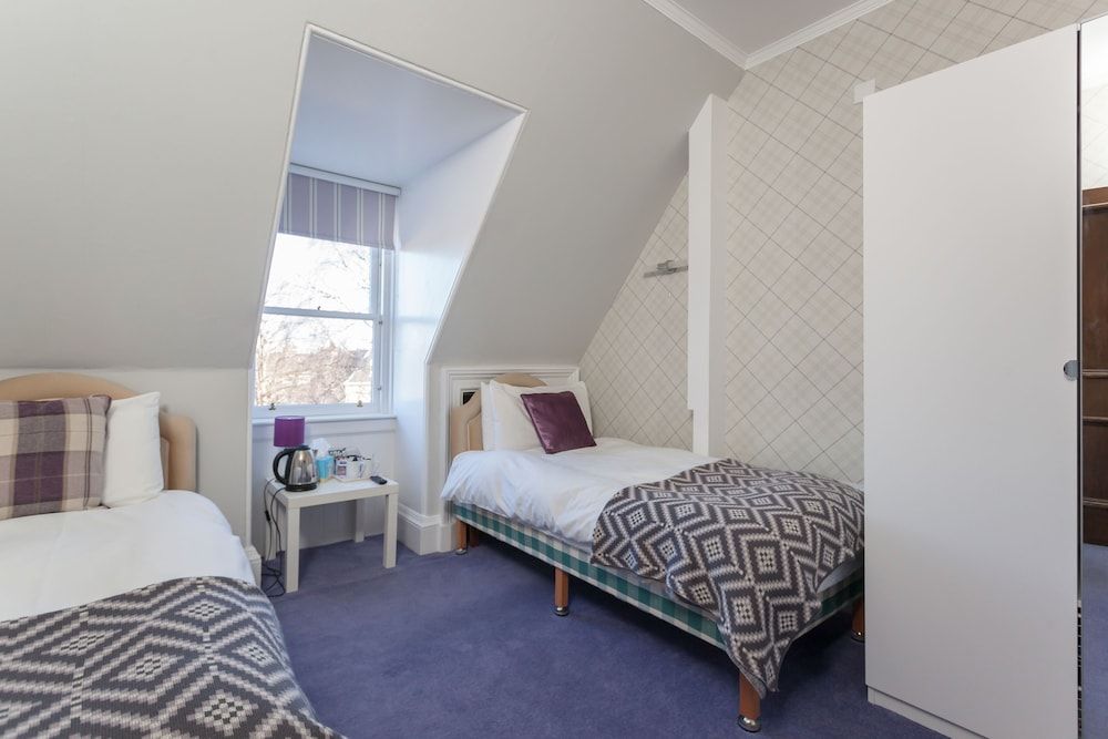 Kingsley Edinburgh Twin Room, Private Bathroom 2