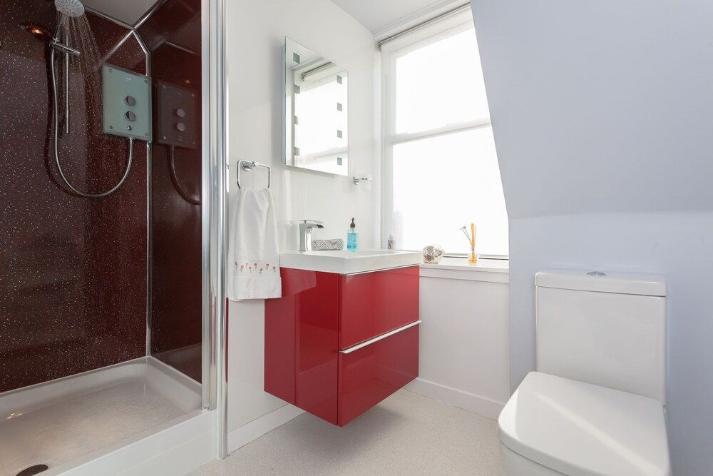 Kingsley Edinburgh Twin Room, Private Bathroom 6