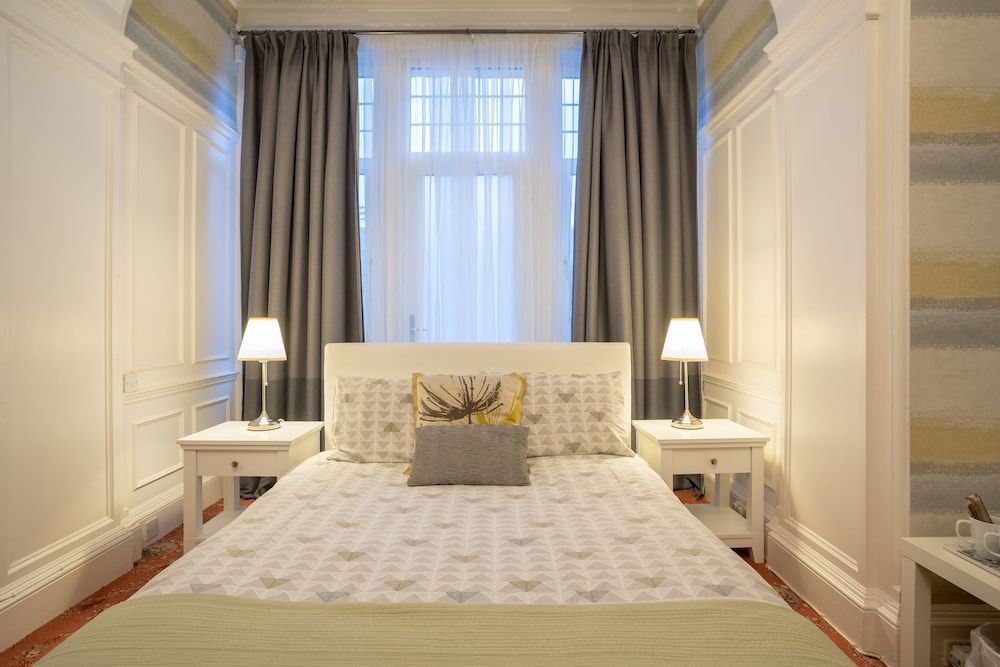 Kingsley Edinburgh Double Room, Ensuite, Ground Floor 3