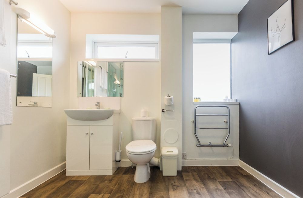 King Arthur's Arms Inn Standard Suite, 3 Bedrooms 3