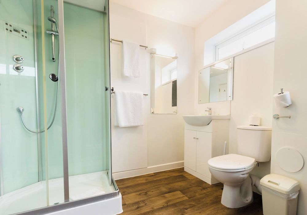 King Arthur's Arms Inn Standard Suite, 3 Bedrooms 4