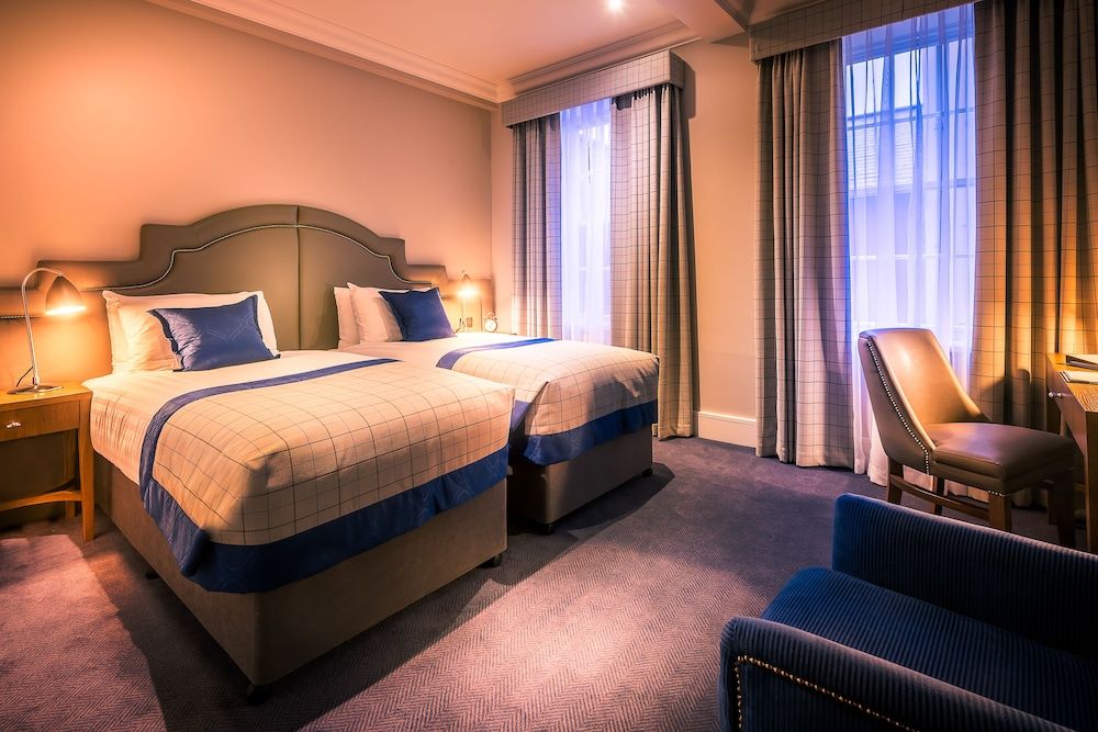 Bishop's Gate Hotel Deluxe Twin Room 3