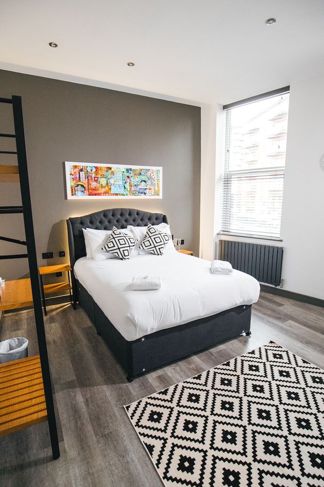 The Black Lion Manchester Deluxe Double Room 7