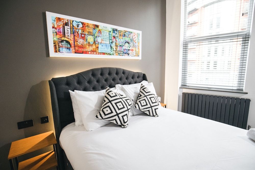The Black Lion Manchester Deluxe Double Room 4