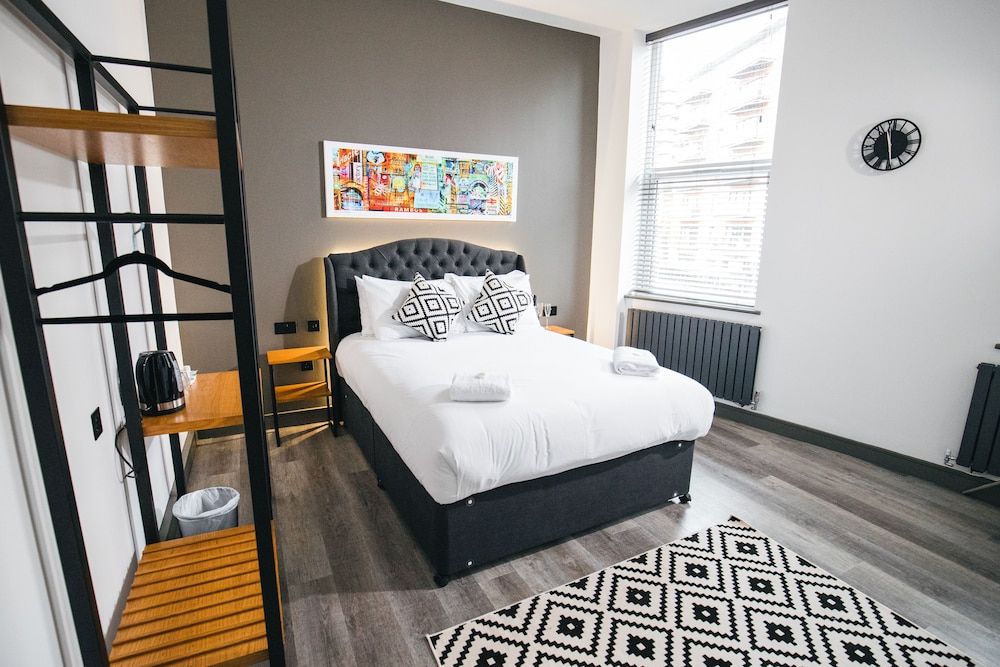 The Black Lion Manchester Deluxe Double Room 6