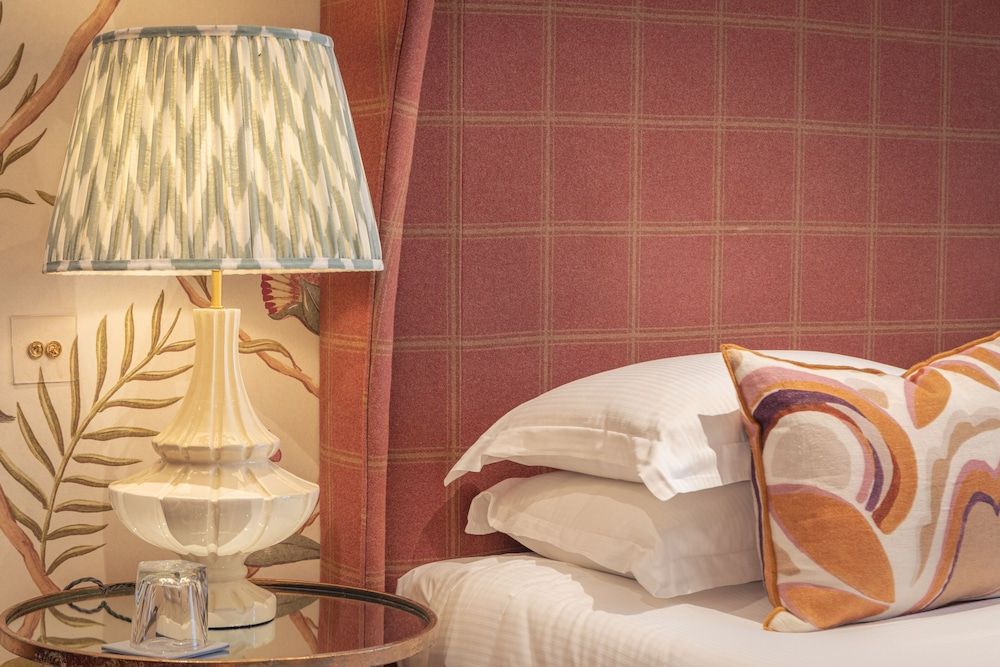 The Raeburn Deluxe Double Room 4