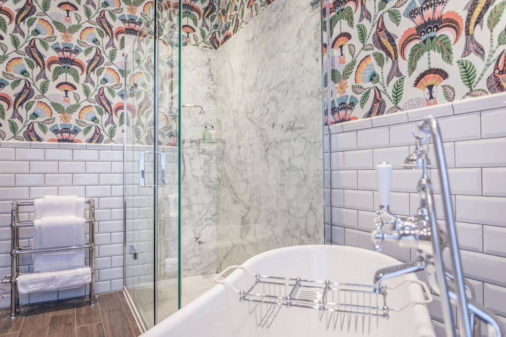 The Raeburn Deluxe Double Room 6