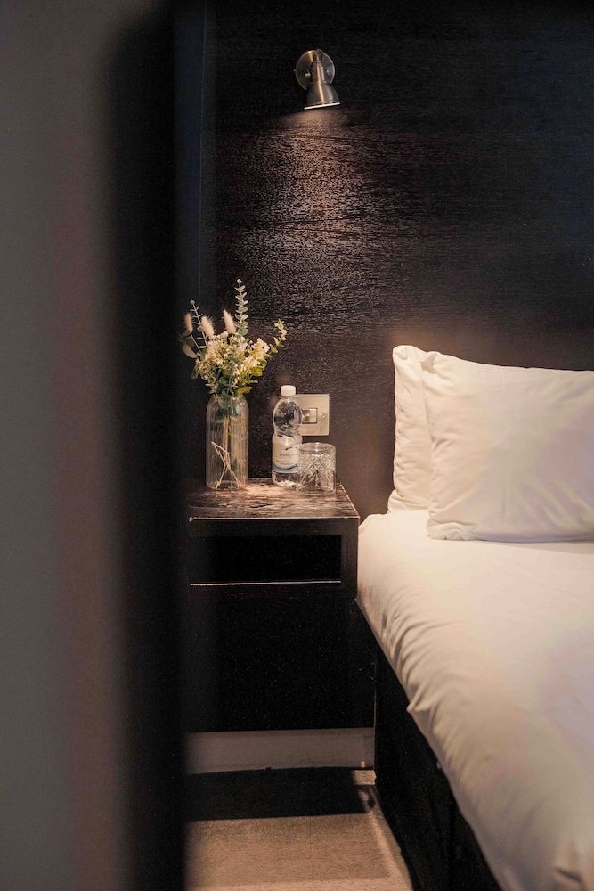 The Vicarage Freehouse & Rooms Signature Twin Room, 2 Twin Beds 4