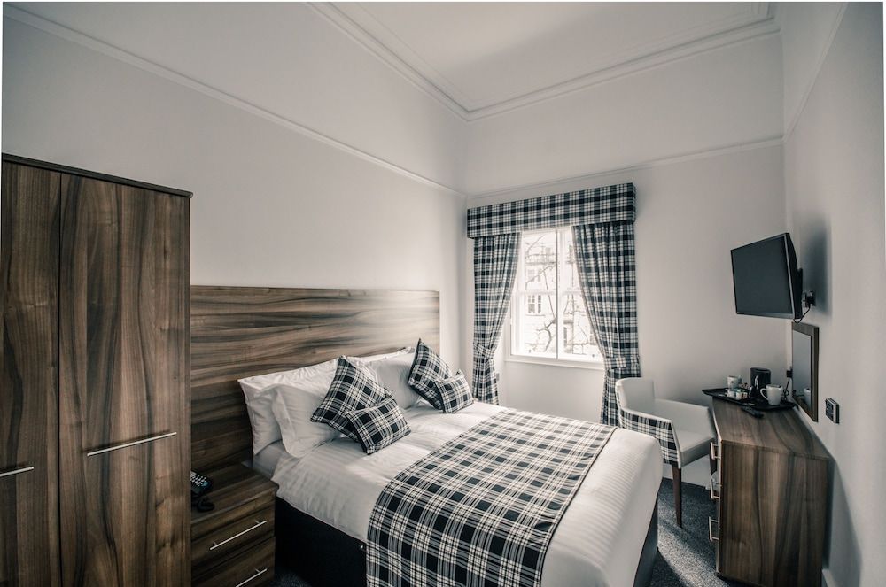 Royal West End Hotel Standard Double Room 5