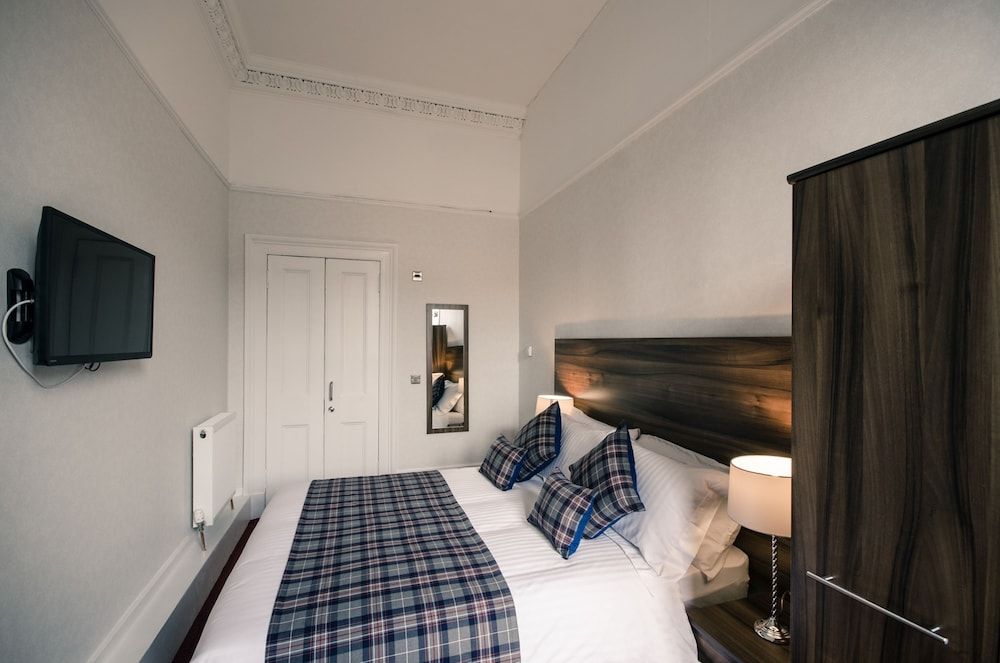 Royal West End Hotel Standard Double Room 8