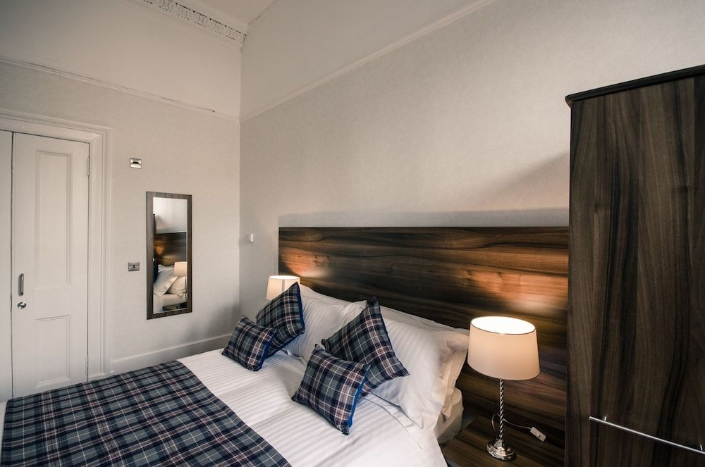 Royal West End Hotel Standard Double Room 12