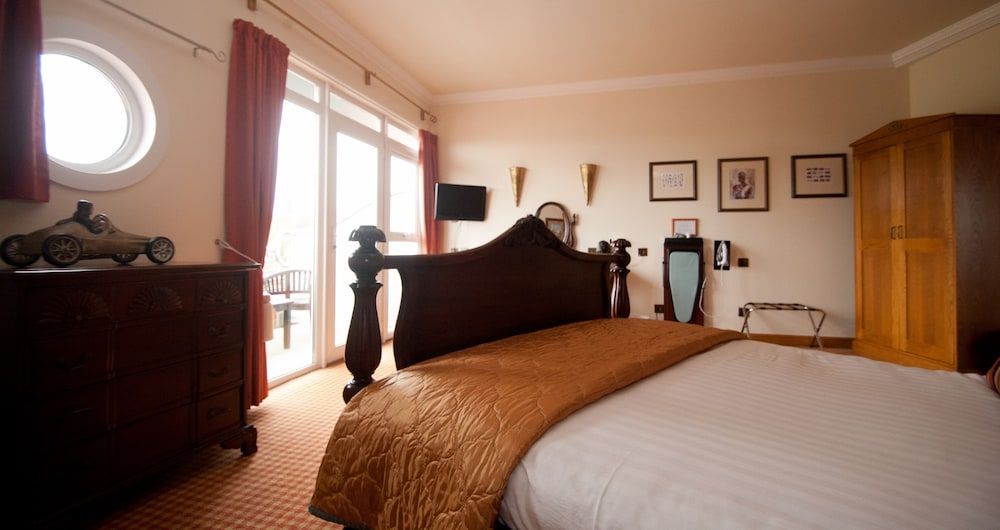 Penthouse with 2 Balconies with View (Admiral Collingwood)