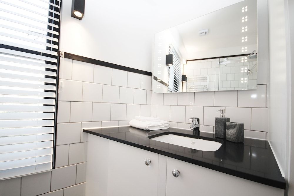 undefined 6 Portobello Road 8