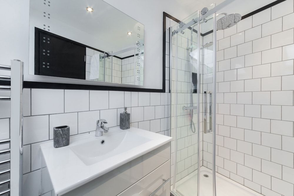 6 Portobello Road Economy Room, 1 Bedroom, No Windows 2