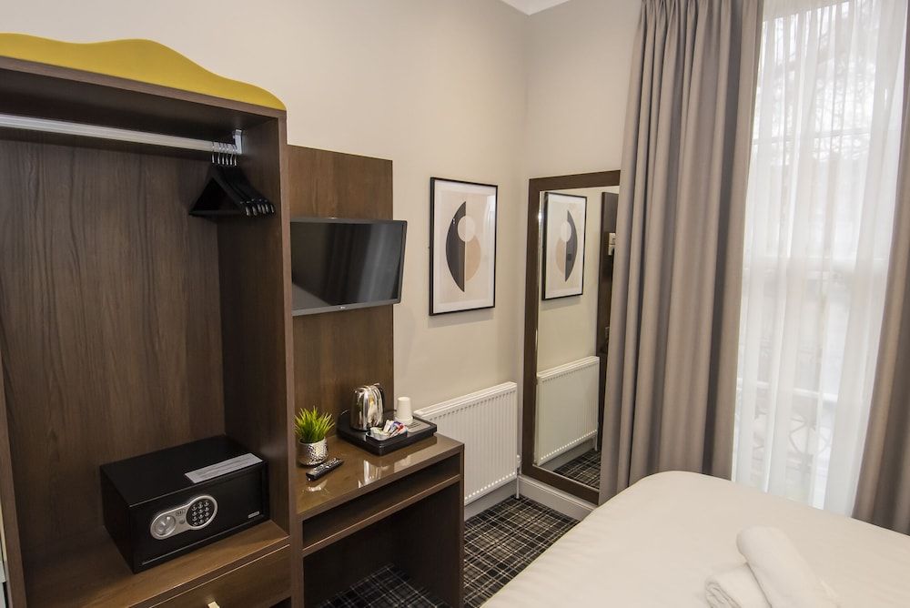 Howard Winchester Hotel Double Room 2