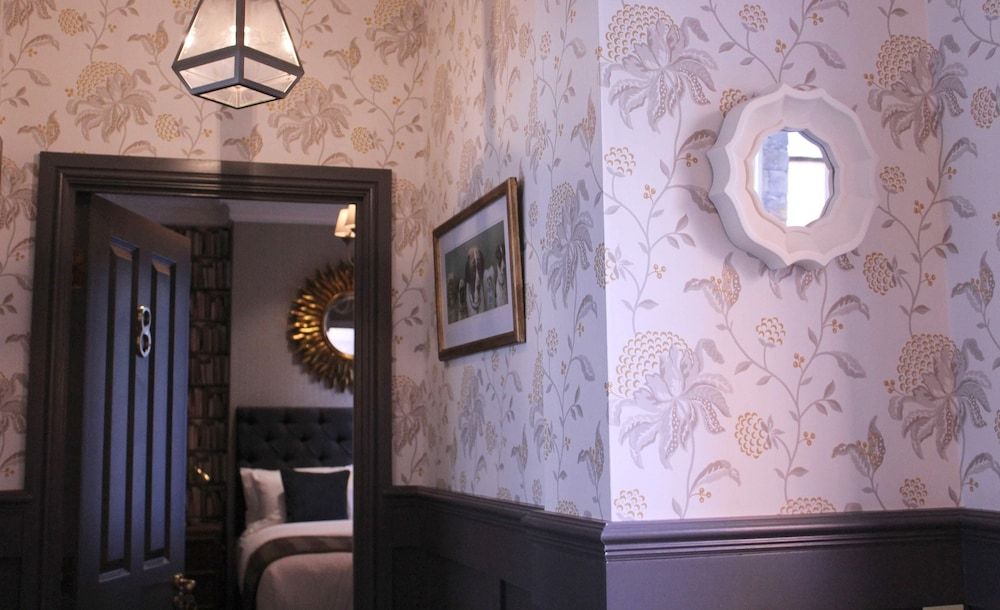 undefined The One Tun Pub and Rooms 9