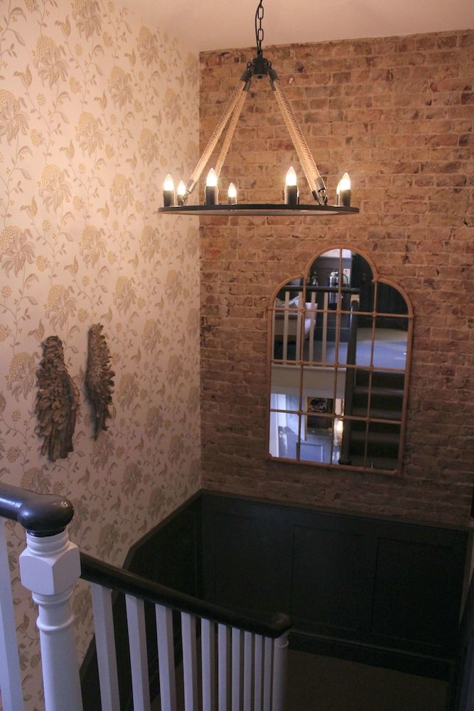 undefined The One Tun Pub and Rooms 8