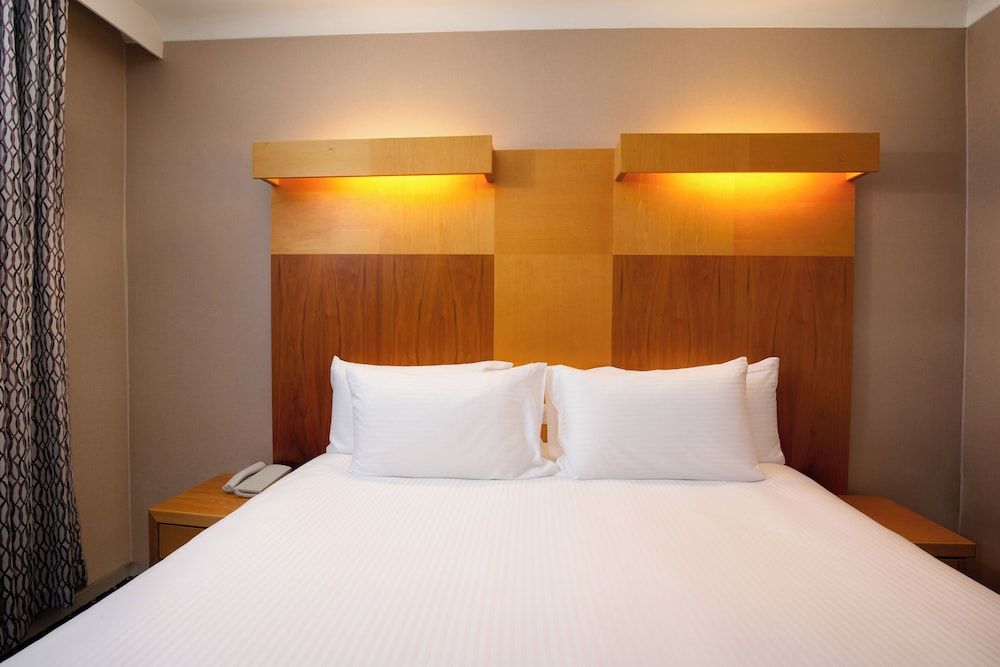 undefined Tavistock Hotel 10