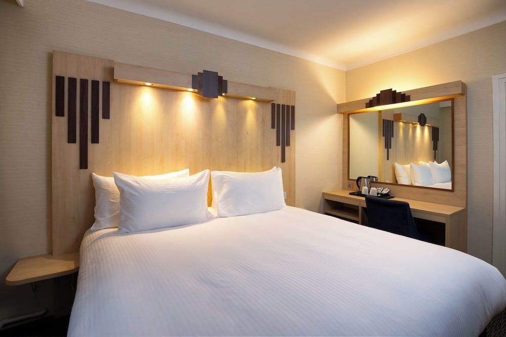 undefined Tavistock Hotel 8