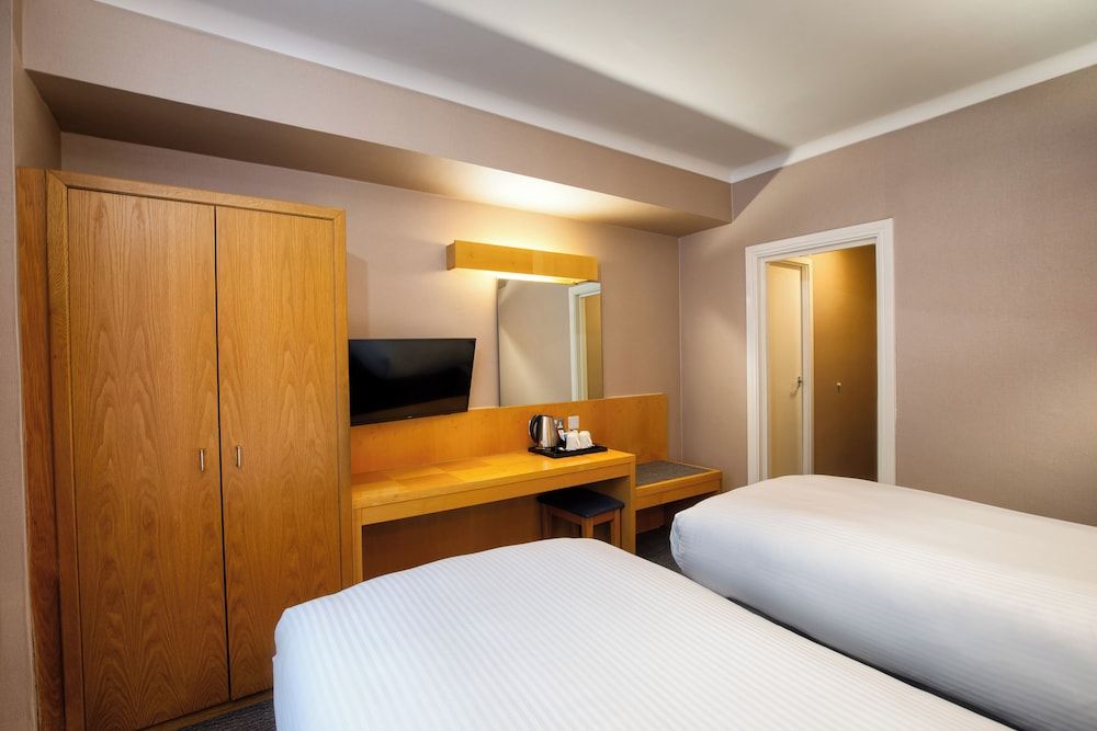 Tavistock Hotel Twin Room 2