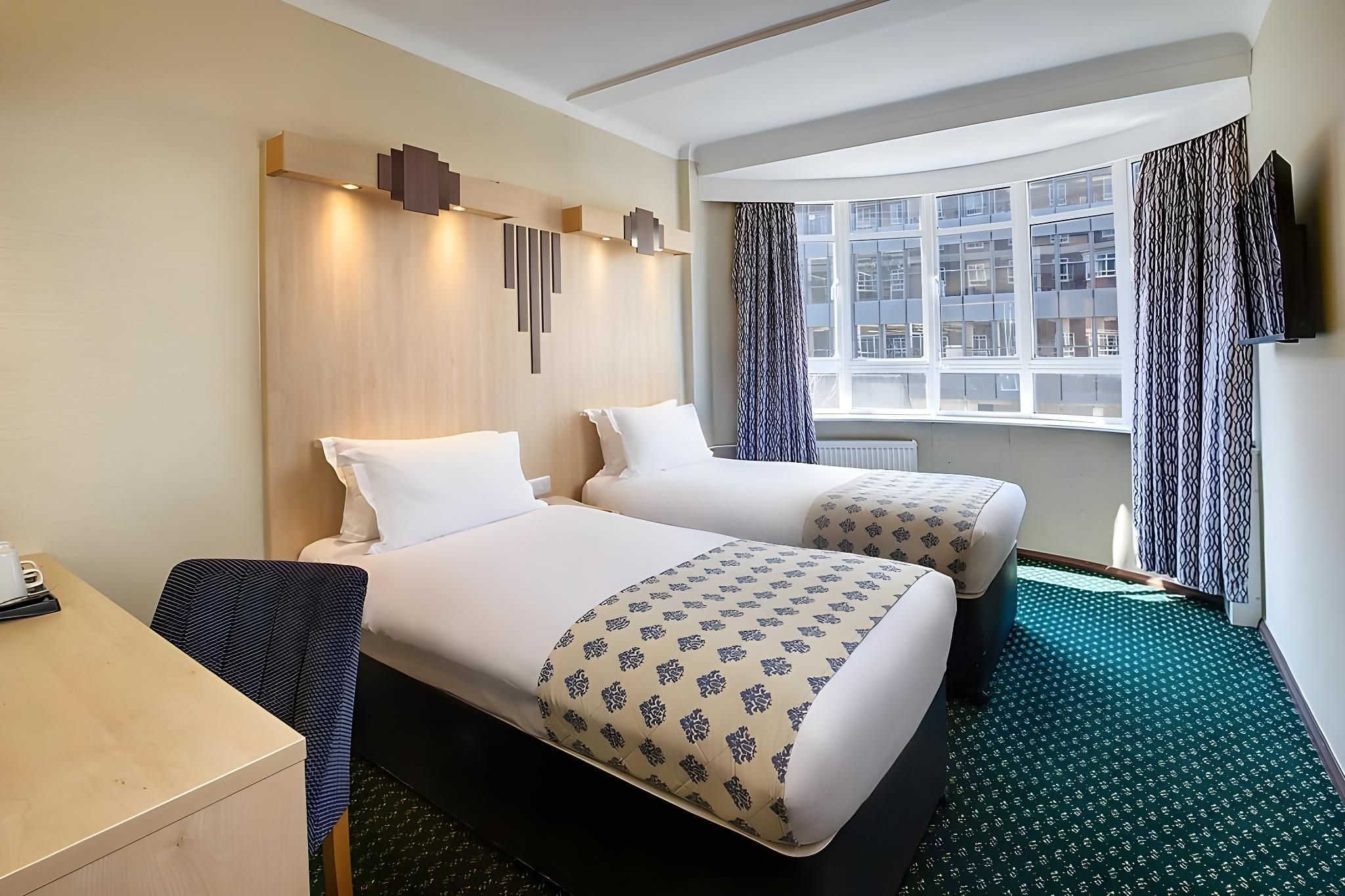 Tavistock Hotel Twin Room 4