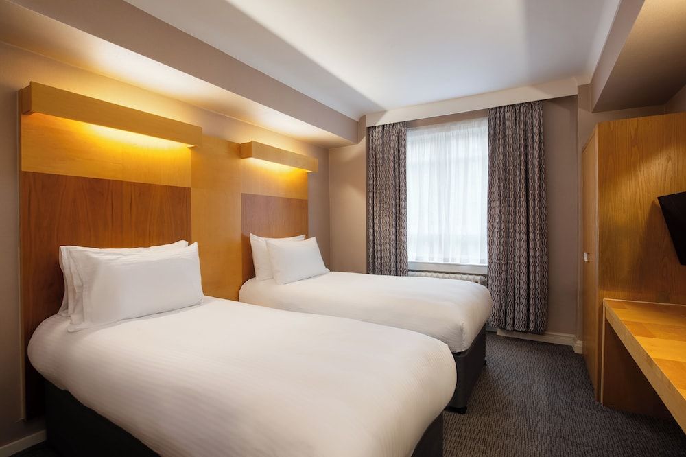 Tavistock Hotel Twin Room