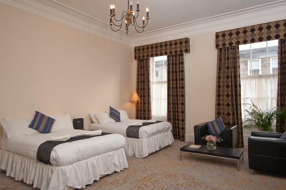 Windsor Street Apartments Apartment, 4 Bedrooms 3