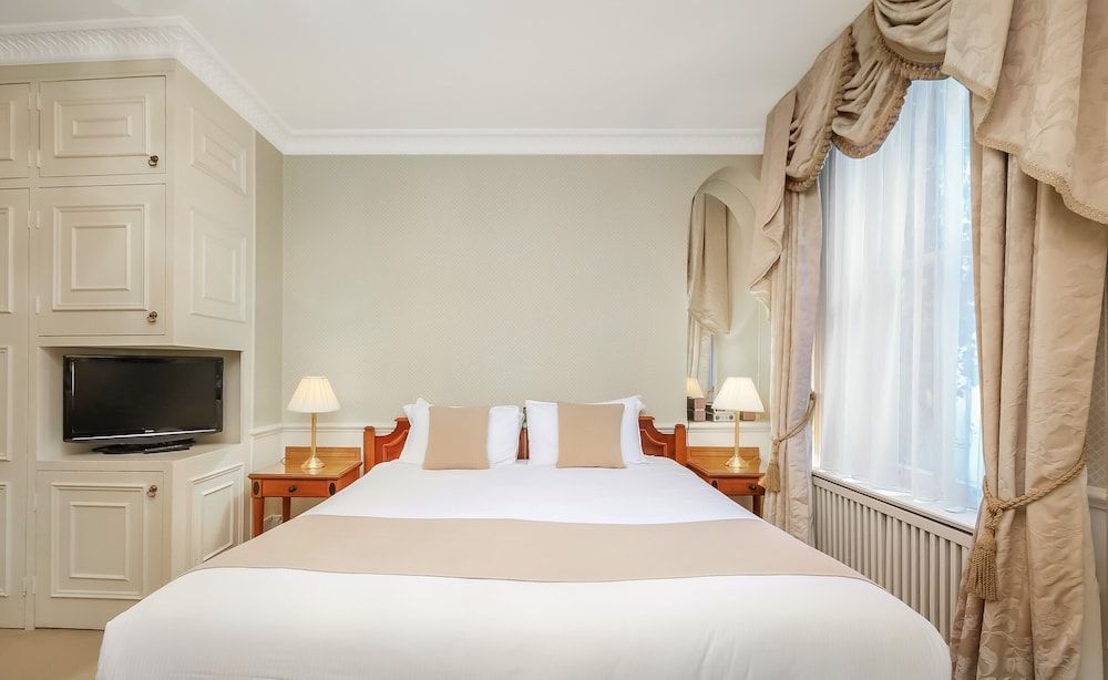 44 Curzon Street Apartments by Mansley Business Studio 2