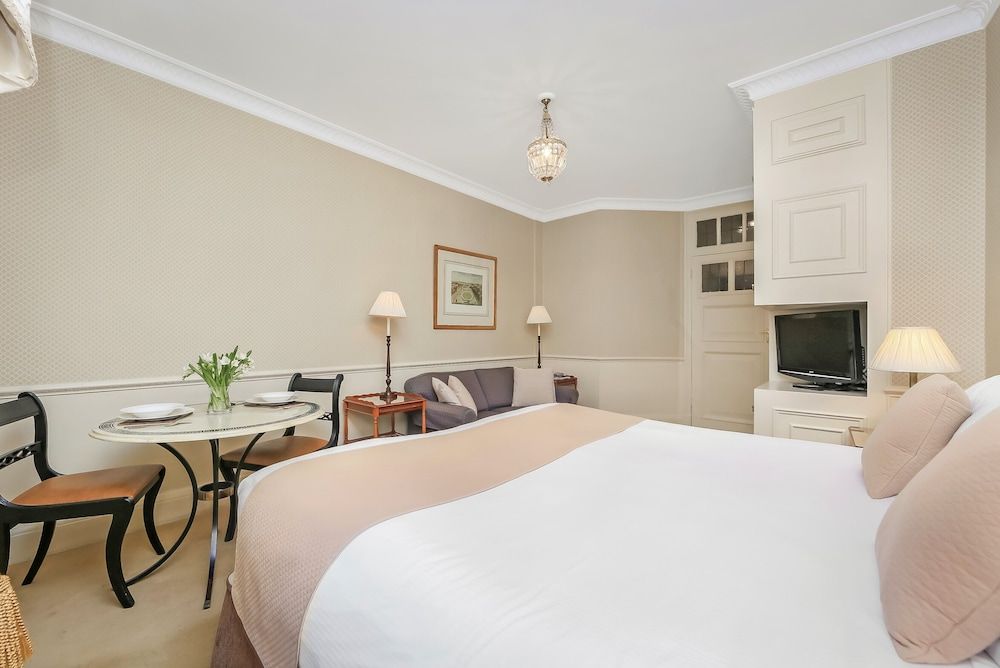 44 Curzon Street Apartments by Mansley Business Studio