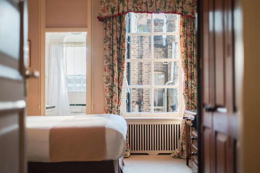 44 Curzon Street Apartments by Mansley Traditional Apartment, 1 Bedroom, Non Smoking, Kitchen 9