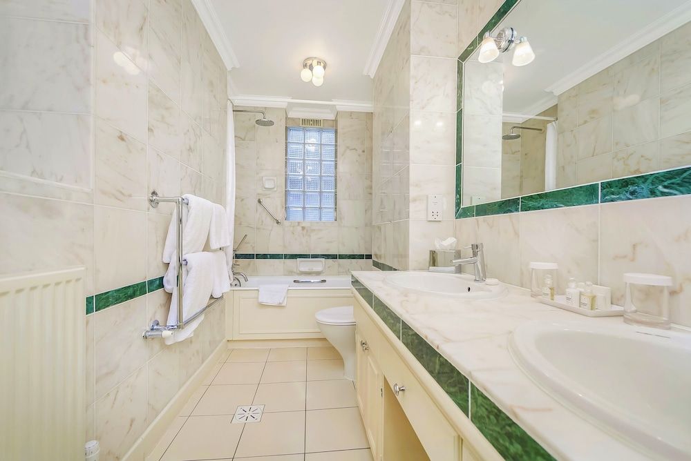 44 Curzon Street Apartments by Mansley Business Studio 6