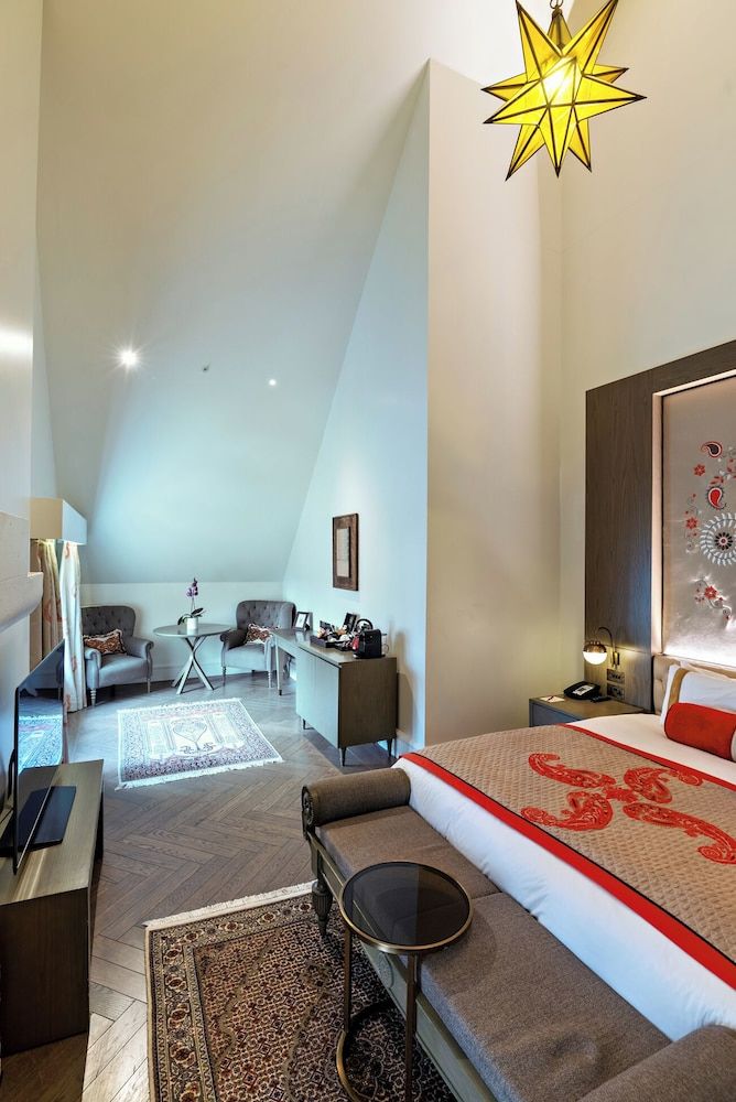 Suite, Tower