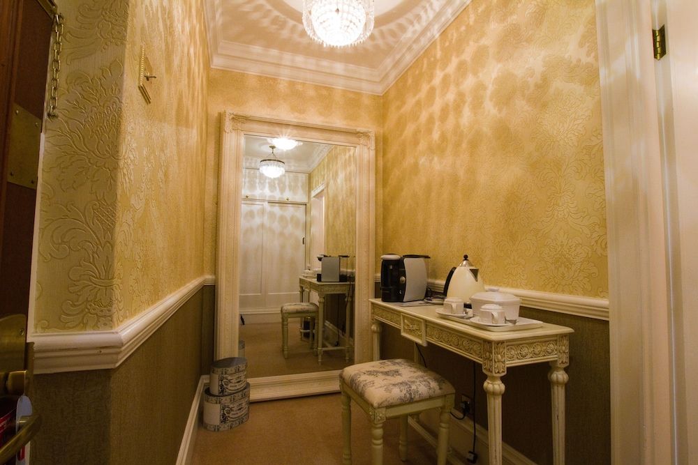 Best Western Plus West Retford Hotel Suite, 1 King Bed, Non Smoking (Walk-in Shower;Four Poster Bed) 5