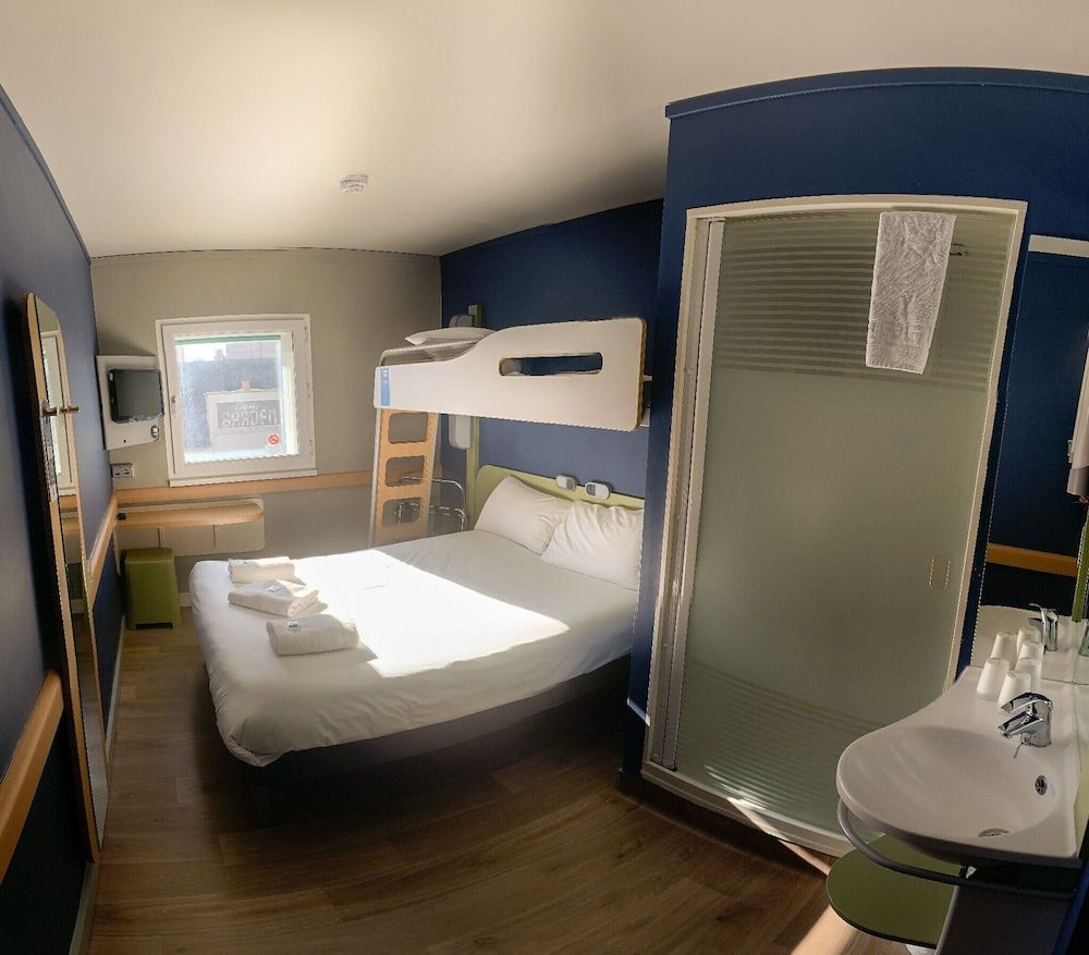 ibis budget Belfast City Centre Triple Room, 1 Double Bed 3