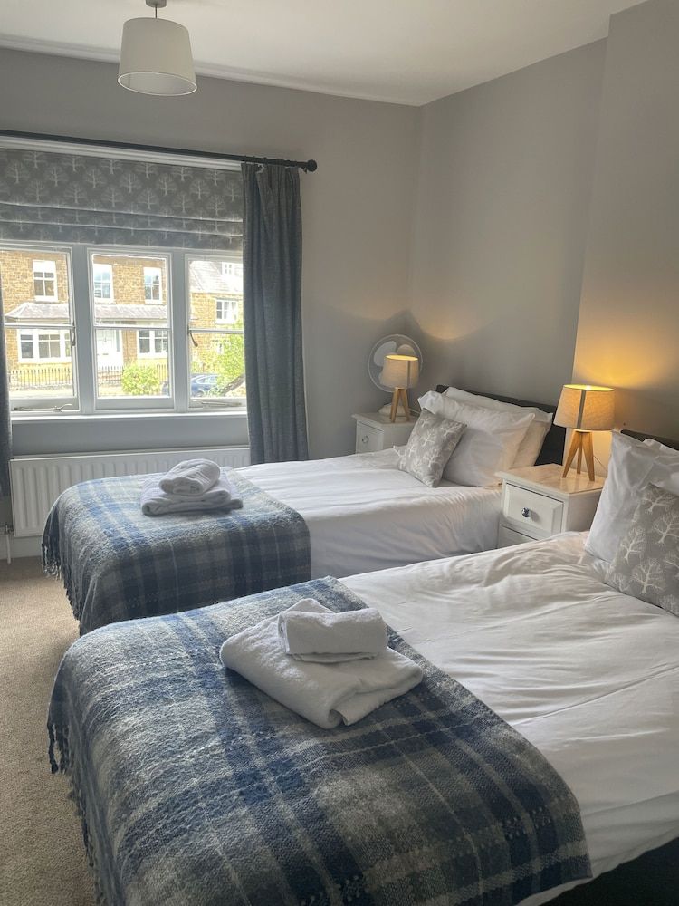 The Sun Inn Twin Room, Ensuite 3