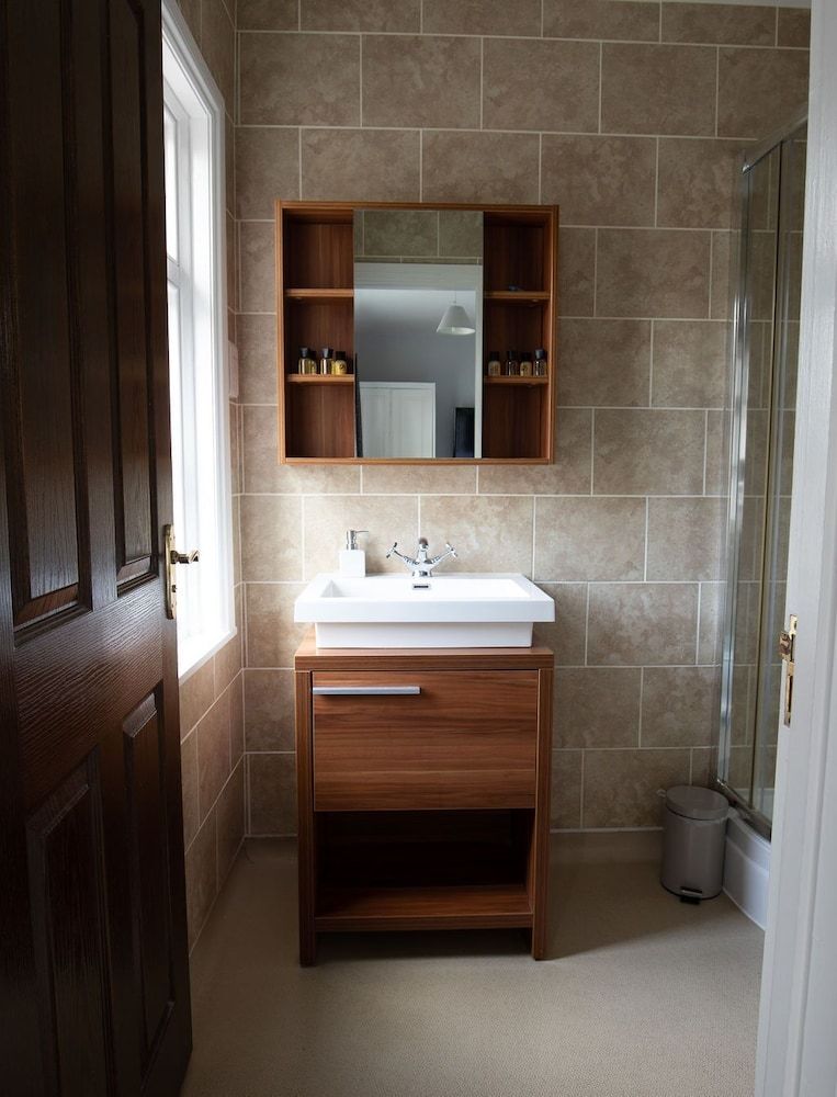 The Sun Inn Double Room, Ensuite 4