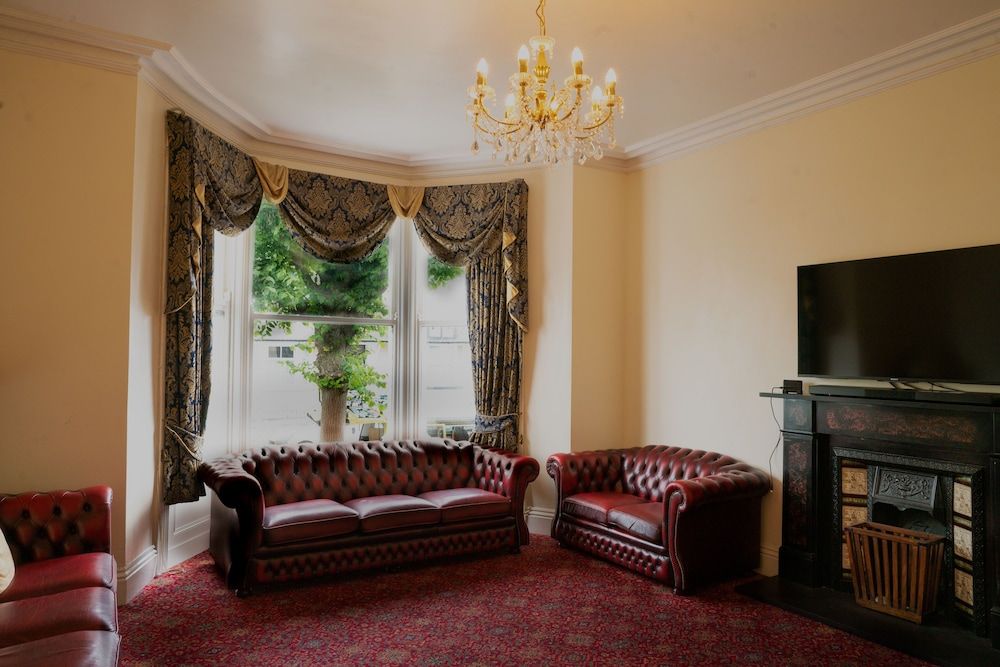 Llandudno Hostel Standard Quadruple Room, Shared Bathroom 9