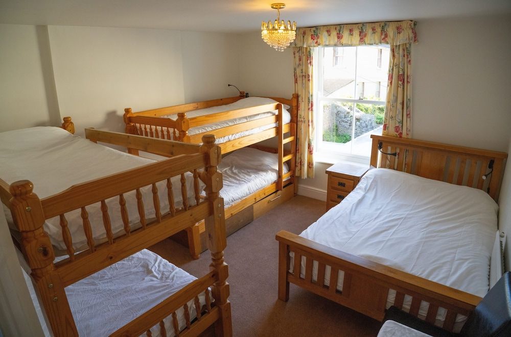 Llandudno Hostel Standard Quadruple Room, Shared Bathroom 2