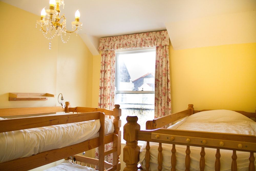 Llandudno Hostel Standard Quadruple Room, Shared Bathroom 3