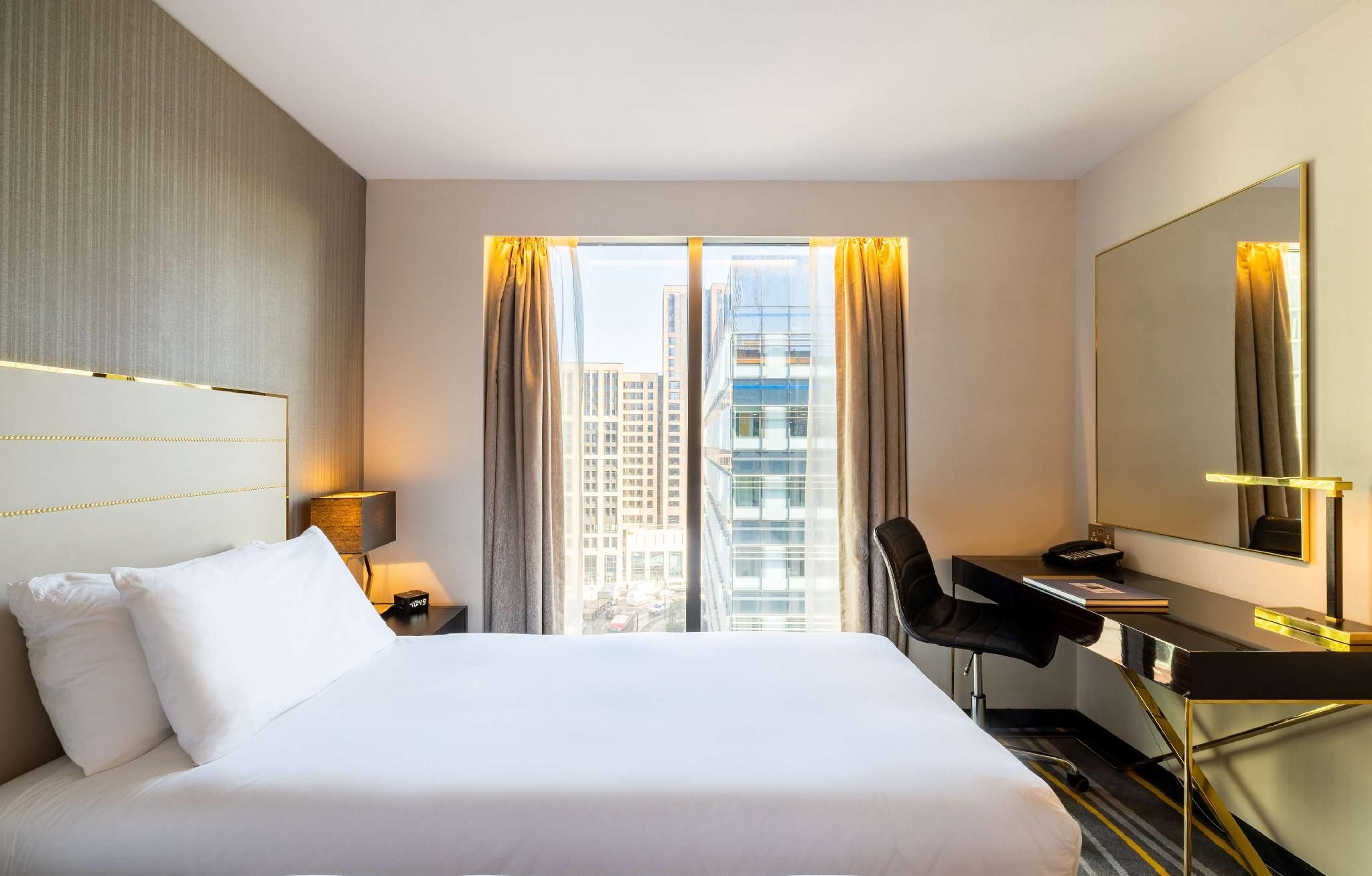 Deluxe, Spitel Fyeld King