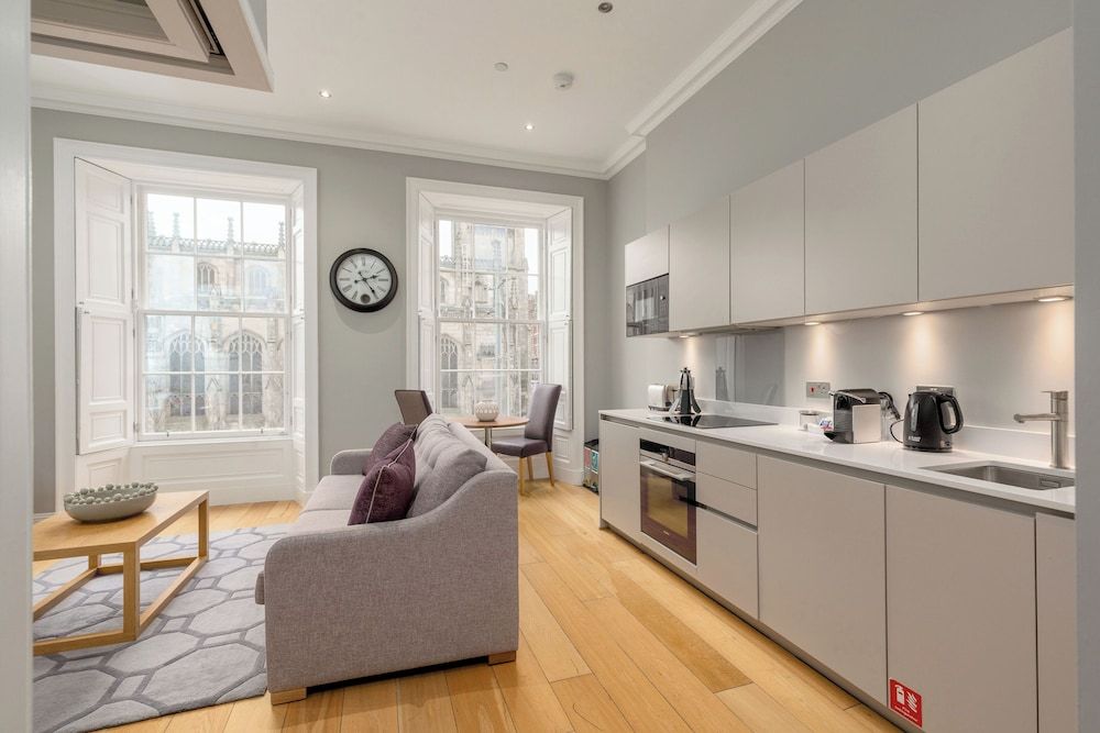 Destiny Scotland - Princes St Residence Classic Studio, 1 Bedroom, Castle View 5