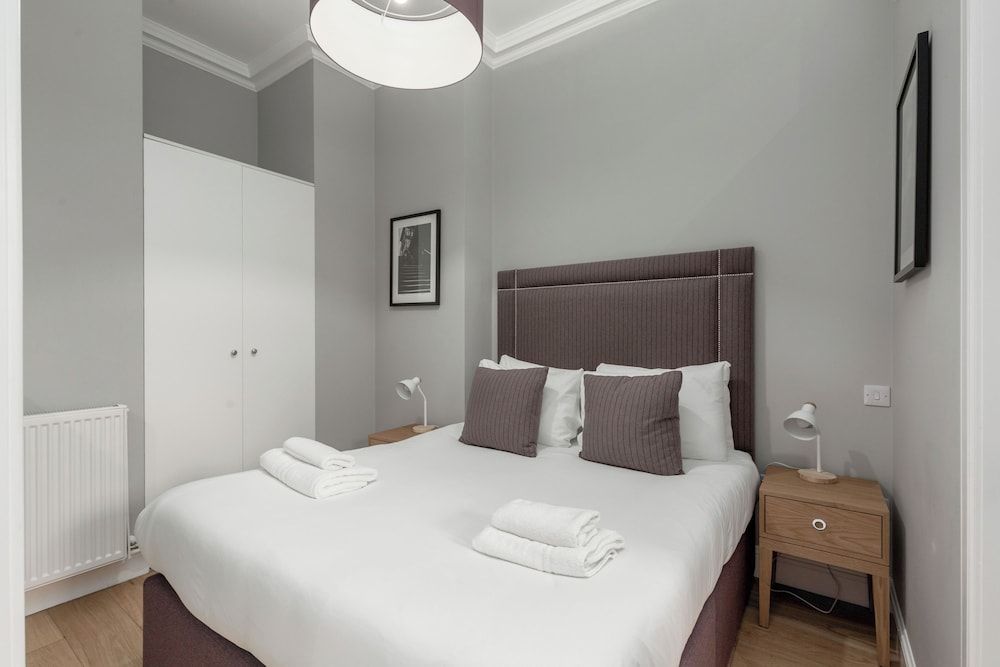 Destiny Scotland - Princes St Residence Classic Studio, 1 Bedroom, Castle View