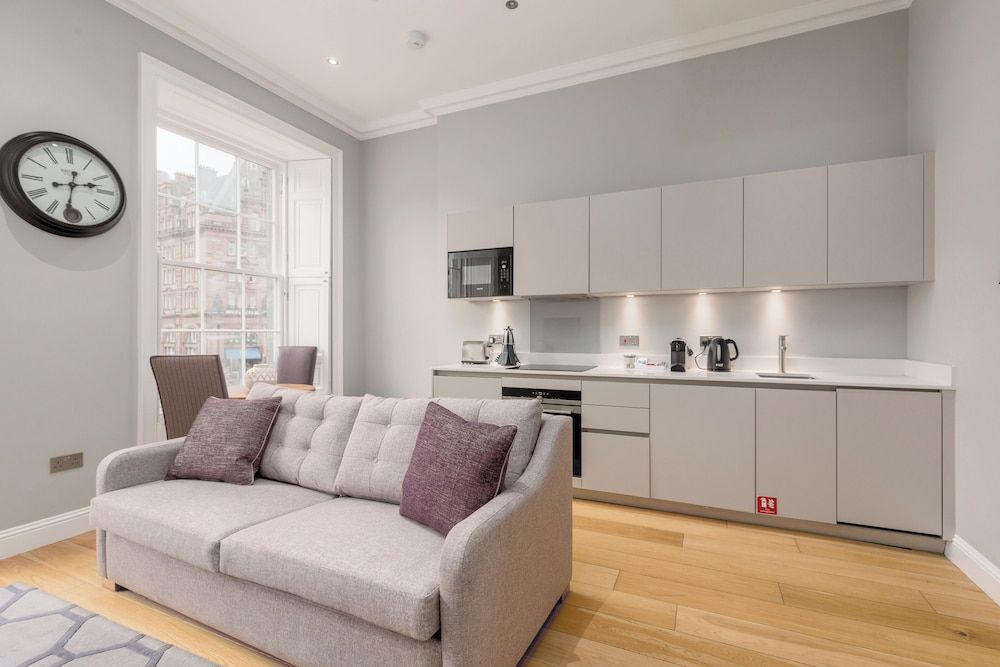 Destiny Scotland - Princes St Residence Classic Studio, 1 Bedroom, Castle View 7