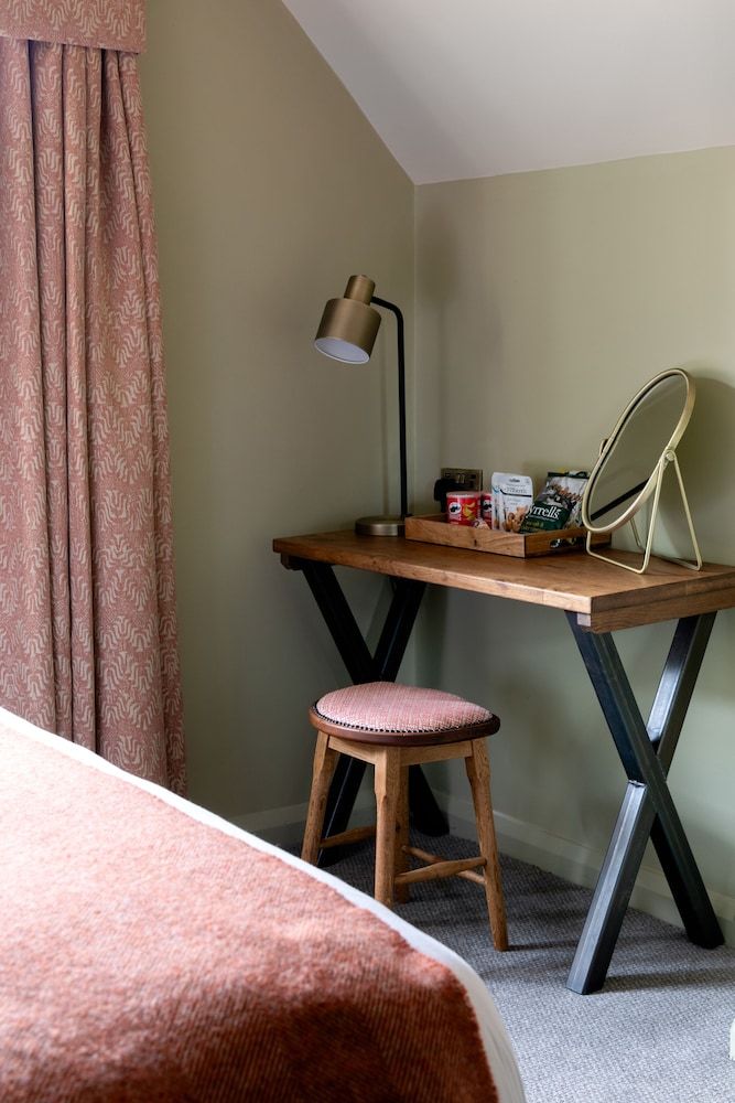 The Carnarvon Arms Classic Double Room 12